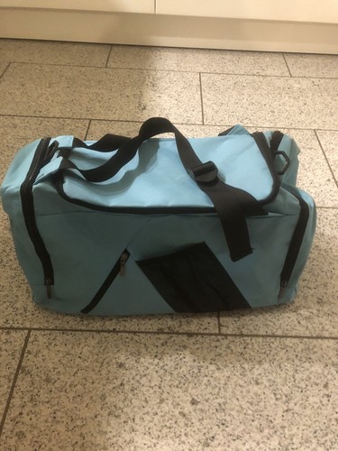 Sporttasche hellblau türkis